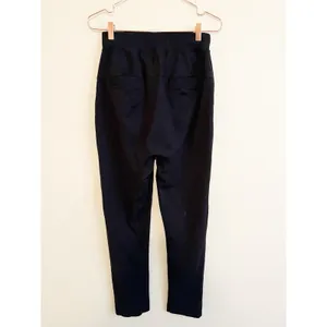 Lululemon Women’s Size 6 True Black Straight Leg‎ Joggers Rear And Side Pockets thumbnail 2