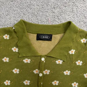 Cider Olive Green Floral Knit Collared Short-Sleeve Scalloped Button Crop Top thumbnail 4
