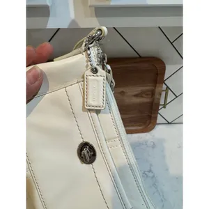 Coach mini zipper wristlet cream leather turnlock front pocket Y2K classic chic thumbnail 9