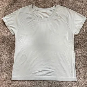 Athleta Momentum Seamless Cropped Tee Women's Large Light Blue/Teal thumbnail 2