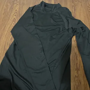 Black Mockneck Long Sleeve Athletic Shirt Size Medium thumbnail 4