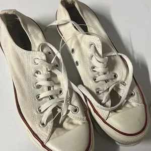 Converse Unisex Shoe in Cream M7 W9 thumbnail 1