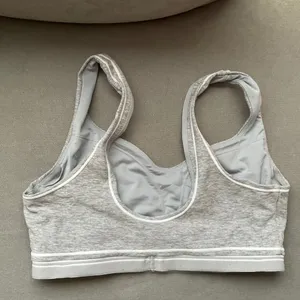 Alo Yoga Alosoft Heart Throb Bra Athletic Heather Grey/White M thumbnail 4