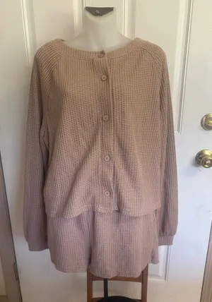 XL Yibock (Amazon) beige 2 Piece Loungewear/Pajama long sleeve/short set thumbnail 1