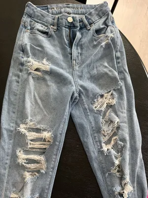 American Eagle Ripped Jeans Mom thumbnail 1