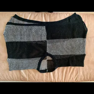 Black and White Square Sweater Size M thumbnail 2