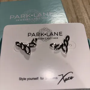 Park Lane Crepe Earrings Silver-  Posts thumbnail 2