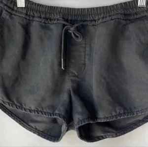 Aritzia Community Linen Blend Habitus Shorts thumbnail 1