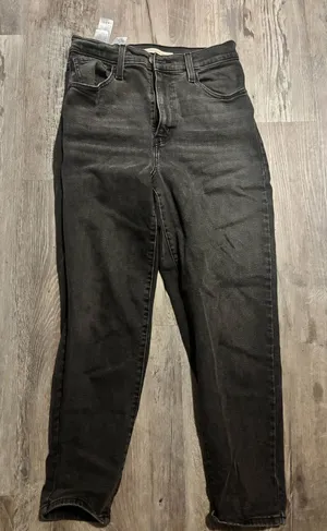 Levi’s Mom Jeans High-Waisted thumbnail 1