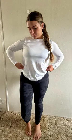 Lululemon Ultralight Hip-Length Long Sleeve Shirt White Size 6 thumbnail 1