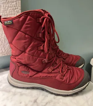 Keen Red Quilted Lace-Up Boot with Black Fleece Lining thumbnail 1