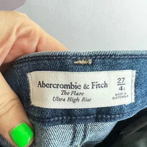 Abercrombie & Fitch The Flare‎ Ultra High Rise Women's Size 27 / 4S Denim Jeans thumbnail 3