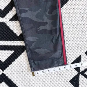 Sundry x Anthropologie Side Trim Camo Le Soleil Pants in Charcoal Size 27 thumbnail 10