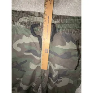 Aritzia TNA Alix Pant High-waisted Elastic Cuff Camo Joggers Size Medium thumbnail 9