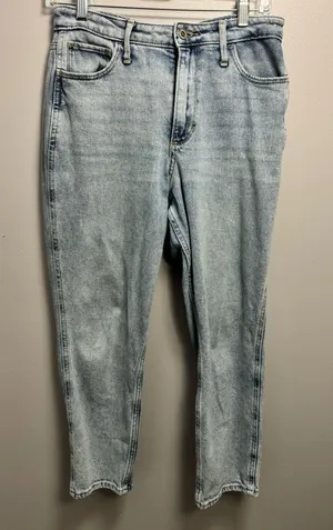 Hollister Curvy High-Rise Jeans thumbnail 1