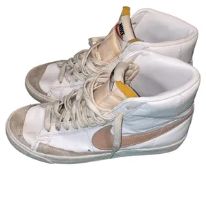 Nike Blazer Mid '77 White Suede High Top Sneakers Women's US 8 CZ5063-100 thumbnail 2