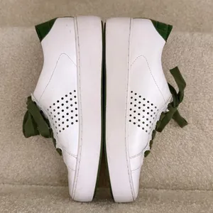 Michael Kors White Leather Low Top Sneakers Green Croc Trim Perforated Womens 8M thumbnail 6
