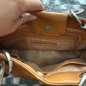 Tommy Hilfiger Y2k Tan Leather Going‎ Out Ring Shoulder Purse thumbnail 5