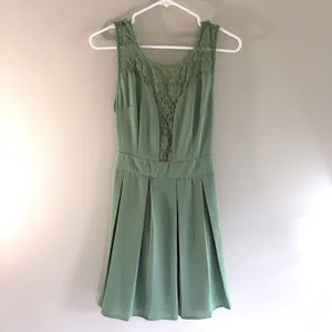 TCEC Sage‎ Green Lace Inset Bow Back Fit and Flare Pleated Mini Dress Medium thumbnail 2