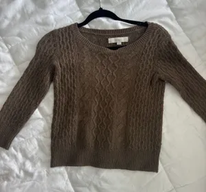 Green Sweater thumbnail 1
