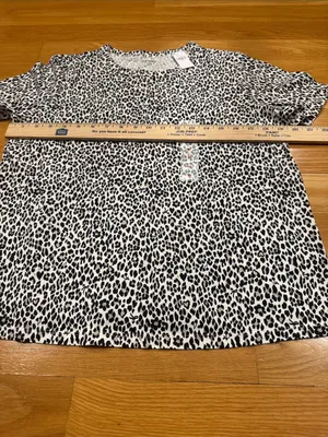 Nwt Old Navy Everywear animal print short sleeve top size medium . thumbnail 3