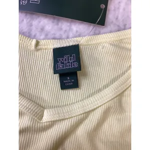 Wild Fable Womens Light Yellow Ribbed V-Neck Short Sleeve Top‎ Size S NWT thumbnail 2