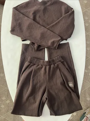 Alo Yoga 2 Piece Set - Cropped Tailored Crew Neck & Tailored Sweatpant Espresso thumbnail 6