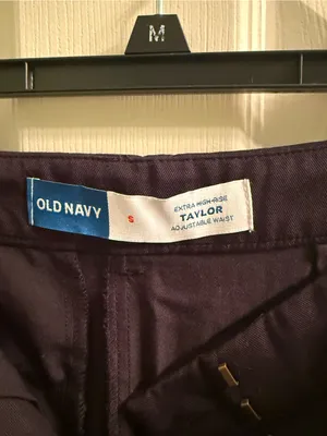 Old Navy Women's Black Dress Shorts thumbnail 3