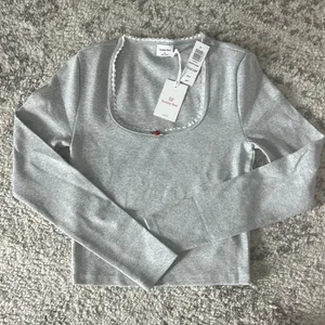 NWT Aritzia Shortcake Longs Sleeve Tee thumbnail 1