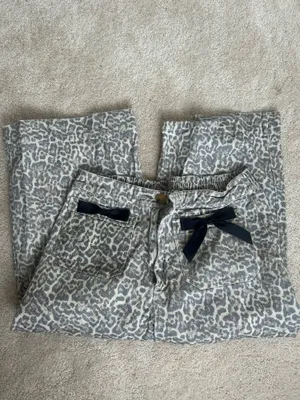 Boutique Leopard print pants with bow detailing thumbnail 2