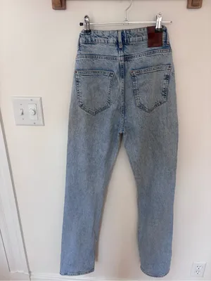 Zara Light Wash Straight Leg Jeans – Size 4 / 27 thumbnail 3