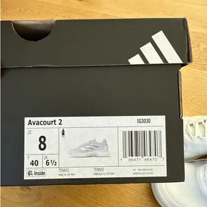 Adidas - Avacourt 2 Tennis Sneakers in White thumbnail 2