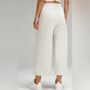 Lululemon Stretch Woven Ruffle-Waist Wide-Leg Crop Pants‎ Sz XL in Bone thumbnail 2