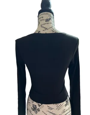 NWT Size Medium Crop Top Black thumbnail 3