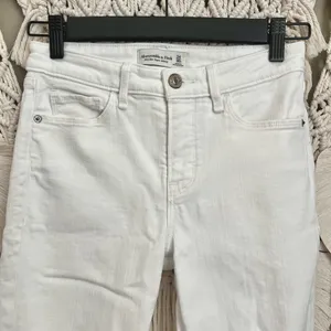 Abercrombie Mid Rise Skinny Ankle Jeans thumbnail 4