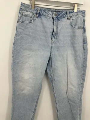 American Eagle Outfitters Strigid Mom Jeans Size 14 Short Light Wash thumbnail 3