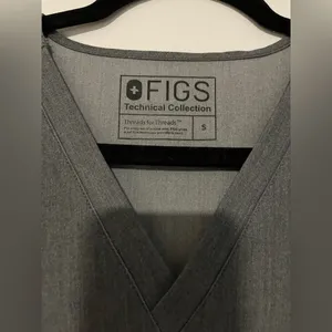 FIGS Grey one pocket scrub top technical collection‎ size S thumbnail 5