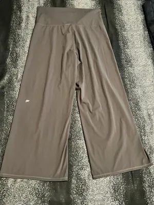 Womens XXL/1X Fabletics gray high waisted wide leg athletic/casual pants thumbnail 2