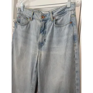 Zara Womens Light Wash High Waisted Wide Leg baggy Raw Hem Denim Jeans Size 6 thumbnail 5