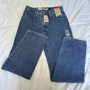 NWT Levi's '94 Baggy Mid Rise Straight Leg Jeans Size 25x31 Loose Hip & Thigh thumbnail 1