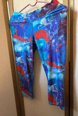 Reebok ladies Blue, Red & Purple Abstract Print Capri Leggings Small thumbnail 1