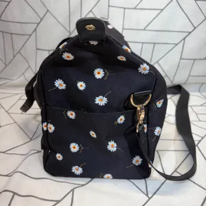 Alice + Olivia Duffel Bag Medium Black Daisy Floral Crossbody Travel Weekend‎ thumbnail 5