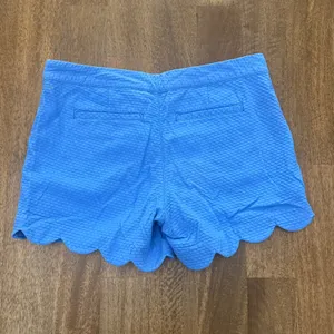 Lilly Pulitzer The Buttercup Short Blue Seersucker Scallop Hem Cotton Womens 6 thumbnail 2