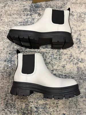 UGG Ashton Boots Chelsea thumbnail 3