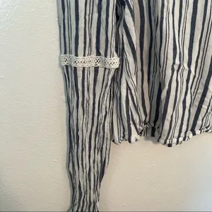 Hollister Women's Size XS Cropped Top Long Sleeve Keyhole White Blue Gray Stripe thumbnail 6