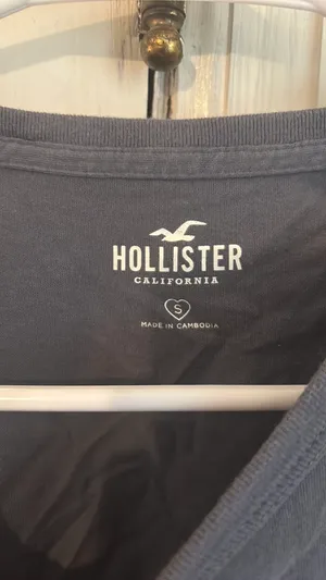 Hollister Purple Blue Graphic T-shirt Small thumbnail 2
