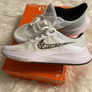 Nike Women’s Zoom Zwingli 8 PRM size 11 brand new with box thumbnail 2