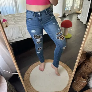 Judy Blue Women’s 3/26 Leopard Print Skinny Fit Jeans thumbnail 2