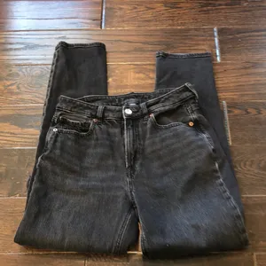 AMERICAN EAGLE Mom Jean in black size 4 regular thumbnail 2