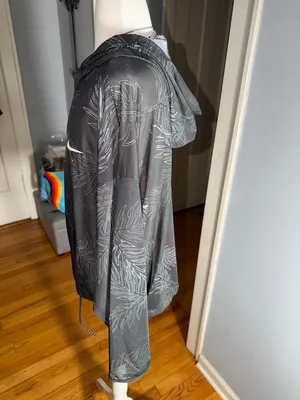 Nike oversized Black Gray Tropical Print Lightweight Hoodie thumbnail 4